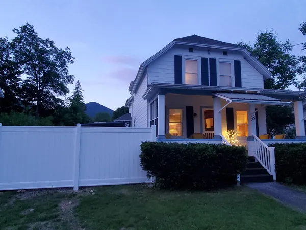 $620,000 | 38 School Street, Lincoln, NH 03251