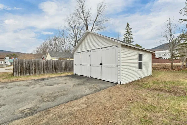 $620,000 | 38 School Street, Lincoln, NH 03251