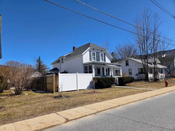 $620,000 | 38 School Street, Lincoln, NH 03251