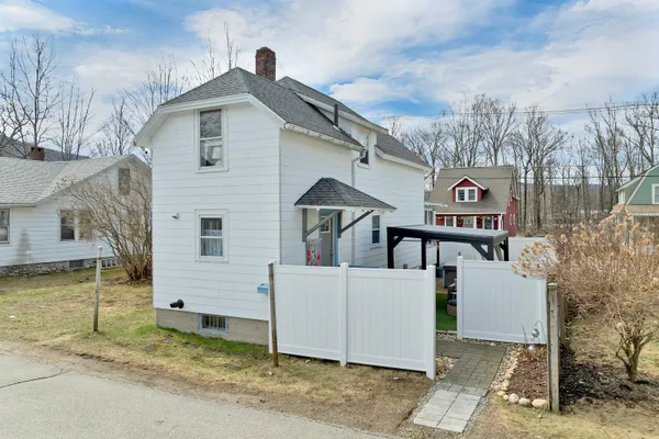 $620,000 | 38 School Street, Lincoln, NH 03251