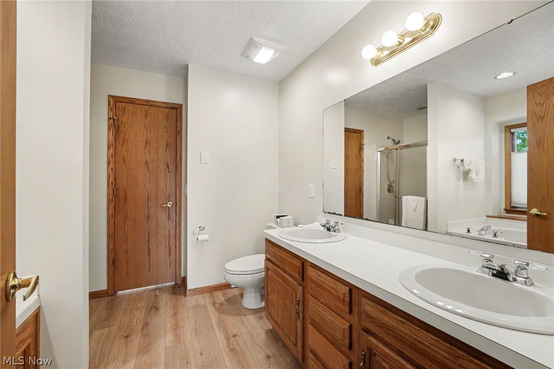 13874 Radcliffe Road Chardon, OH 44024 - Photo 19 of 28 Master Bath 2 sinks