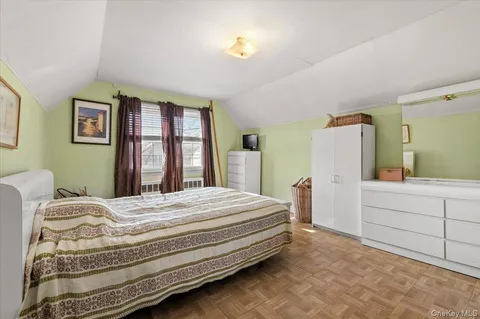 $879,000 | 33 McKee Street, Floral Park, NY 11001
