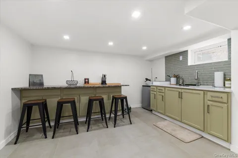 $879,000 | 33 McKee Street, Floral Park, NY 11001