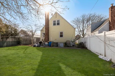 $879,000 | 33 McKee Street, Floral Park, NY 11001