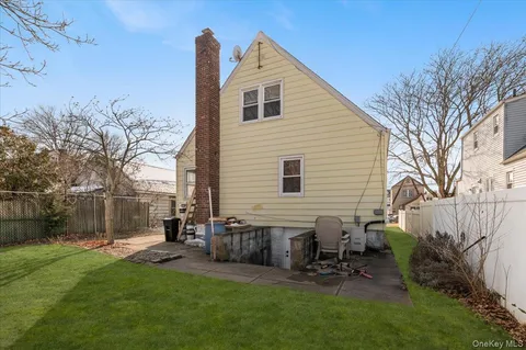 $879,000 | 33 McKee Street, Floral Park, NY 11001