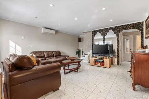 $879,000 | 33 McKee Street, Floral Park, NY 11001