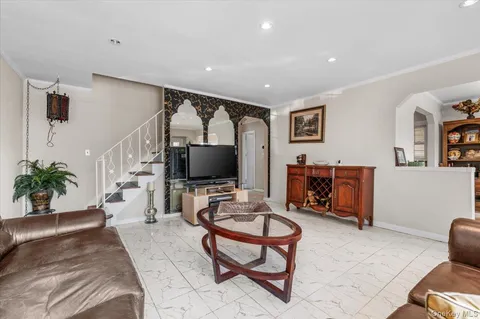 $879,000 | 33 McKee Street, Floral Park, NY 11001