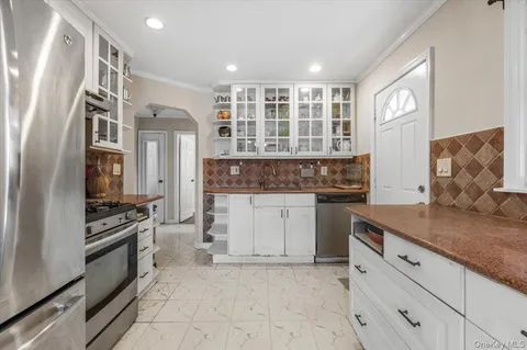 $879,000 | 33 McKee Street, Floral Park, NY 11001