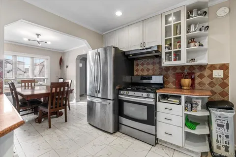 $879,000 | 33 McKee Street, Floral Park, NY 11001