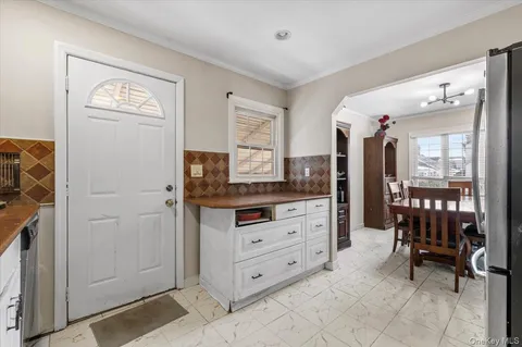 $879,000 | 33 McKee Street, Floral Park, NY 11001