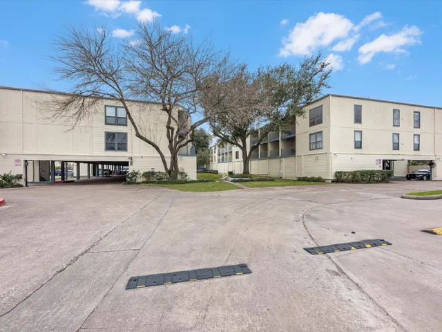 $115,000 | 4001 East NASA Parkway, Unit 217, Seabrook, TX 77586