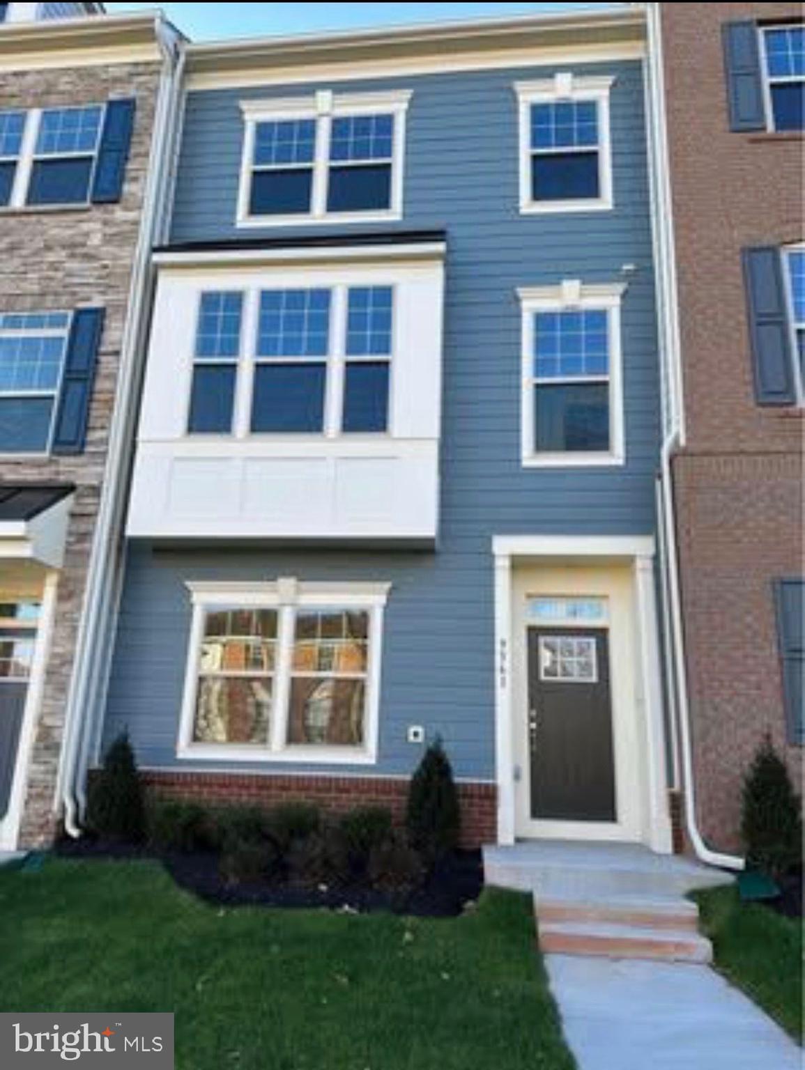 9361 Barnes Loop Manassas, VA 20110 - Photo 2 of 22 a front view of a house