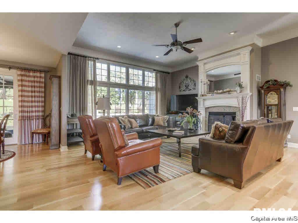 1340 Churchill Road Springfield, IL 62702 - Photo 4 of 33