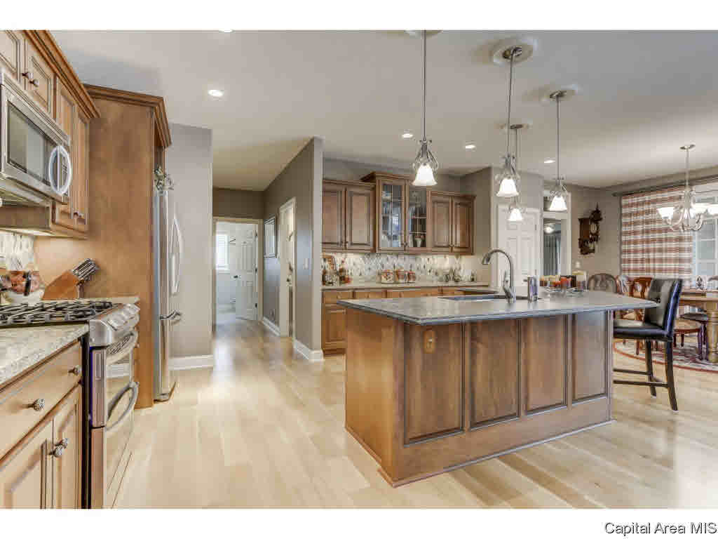 1340 Churchill Road Springfield, IL 62702 - Photo 9 of 33