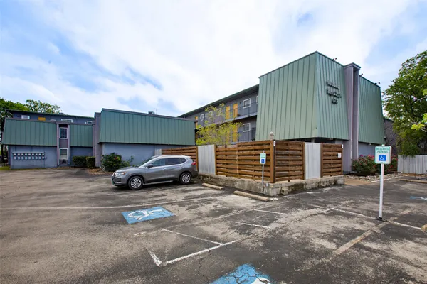 $1,550 | 3815 Guadalupe Street, Unit 208, Austin, TX 78751