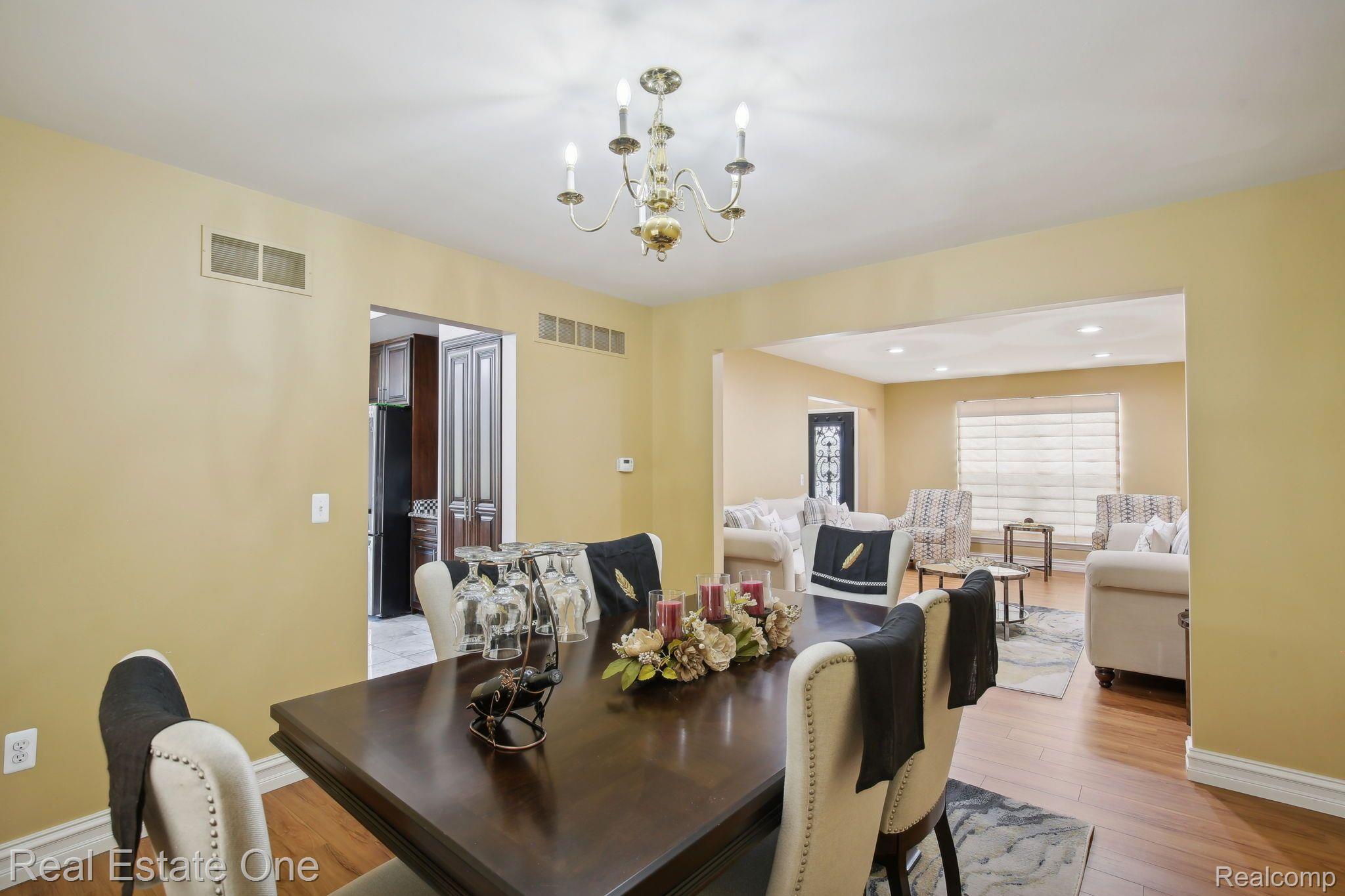 2772 Fox Woods Lane Rochester, MI 48307 - Photo 11 of 46 Gallery Image 11