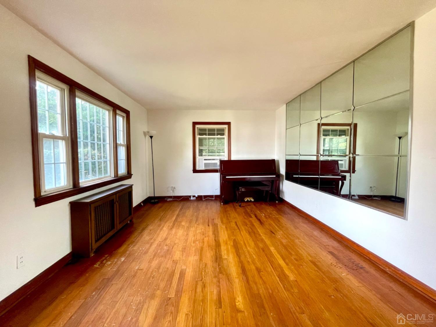 41 Craig Street Edison, NJ 08817 - Photo 5 of 28 Gallery Image 5