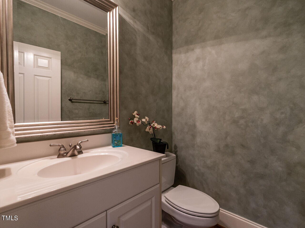 6125 Wilkinsburg Road Raleigh, NC 27612 - Photo 13 of 40 014-1280x960-powder-room
