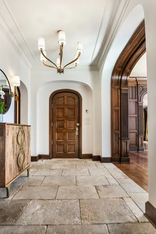 a view of front door with entryway