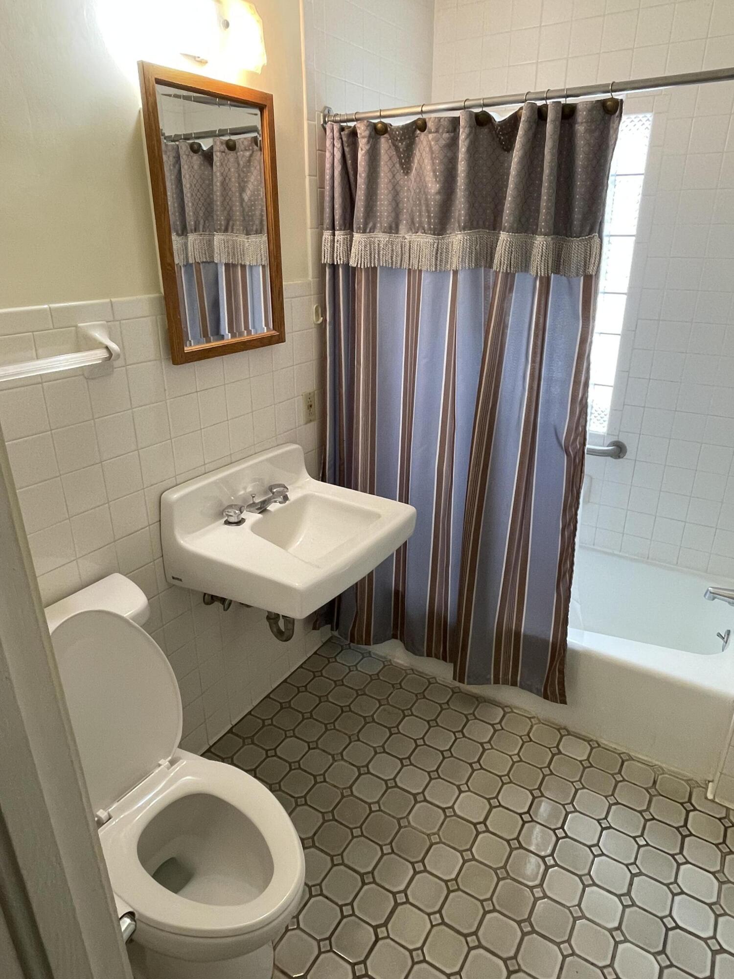 1744 Park Avenue Racine, WI 53403 - Photo 7 of 10 IMG_9705