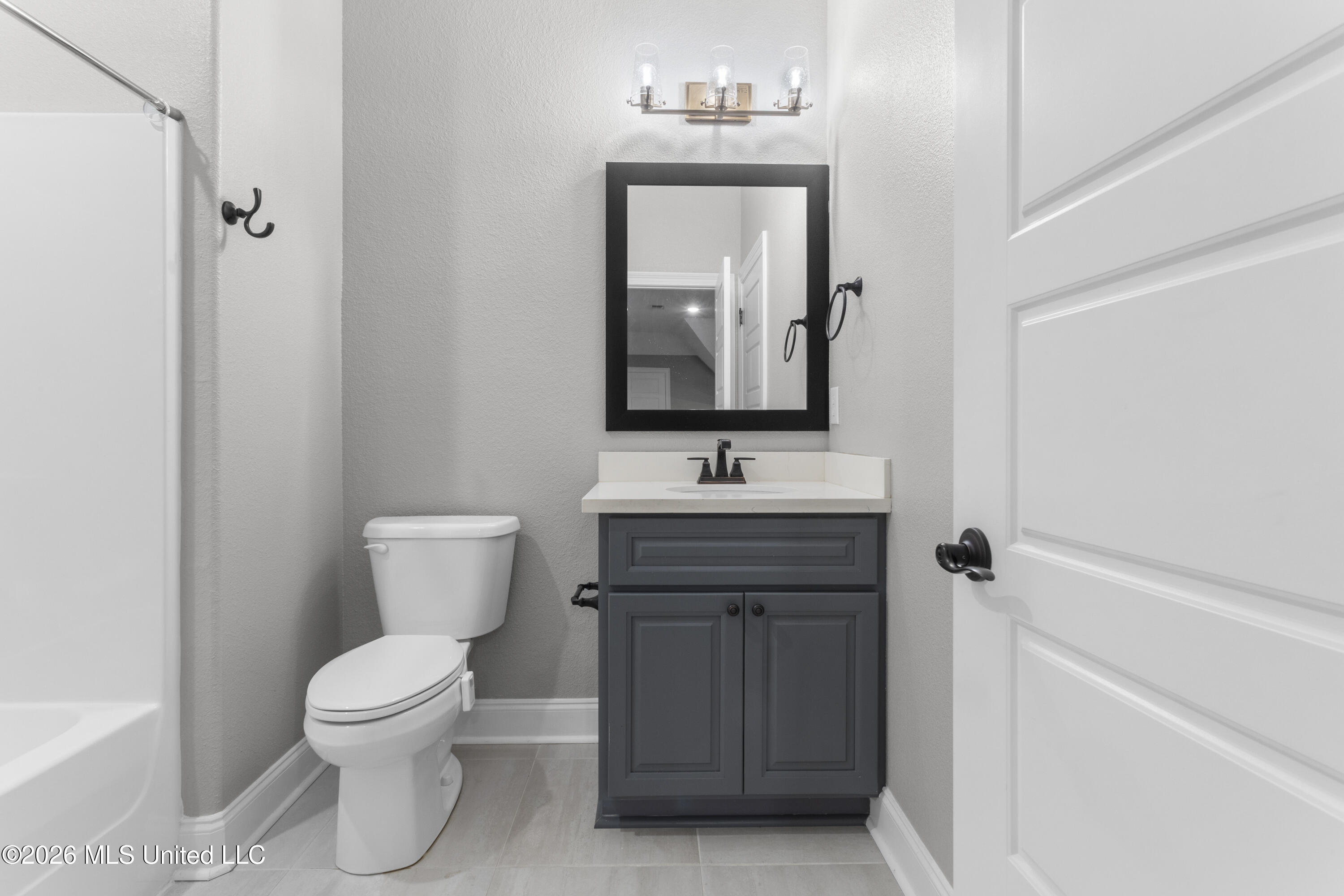 12569 Alphabet Road Gulfport, MS 39503 - Photo 37 of 42 Upstairs bath