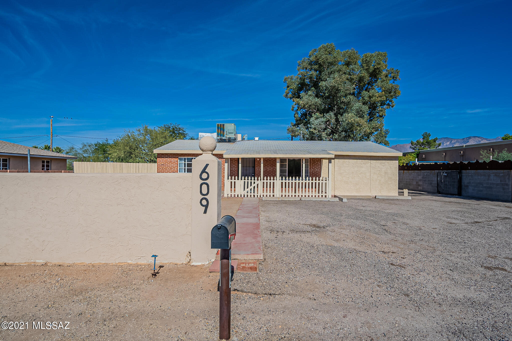 609 East Pastime Road Tucson, AZ 85705 - Photo 3 of 32