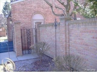 432 Willow Grove Lane Rochester, MI 48307 - Photo 1 of 11 Exterior 2.jpg