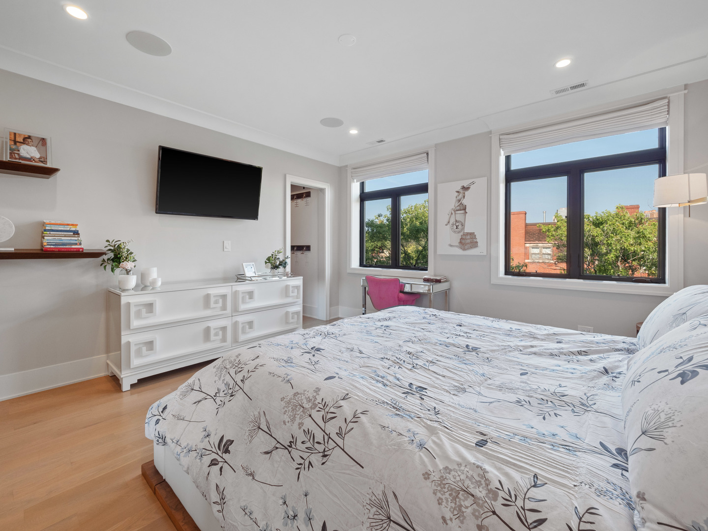 2252 North Orchard Street, Unit 3S Chicago, IL 60614 - Photo 20 of 31 a bedroom with a bed and a flat screen tv