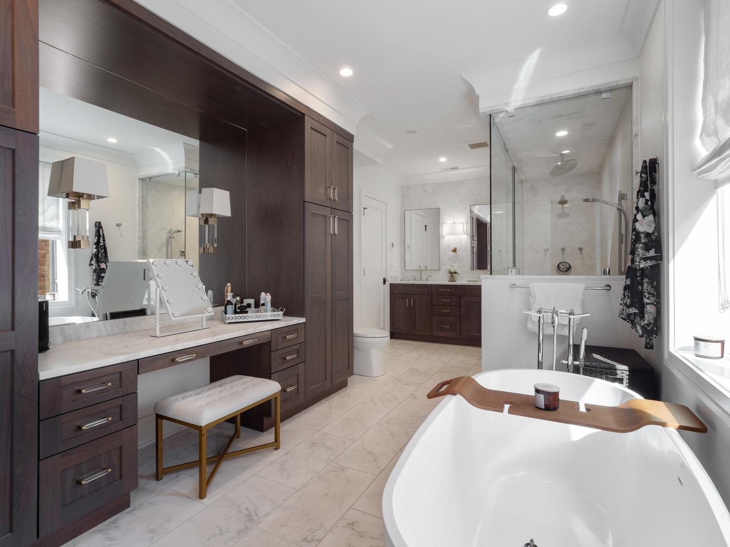 2252 North Orchard Street, Unit 3S Chicago, IL 60614 - Photo 21 of 31 a large kitchen with kitchen island a sink a stove a dining table and chairs