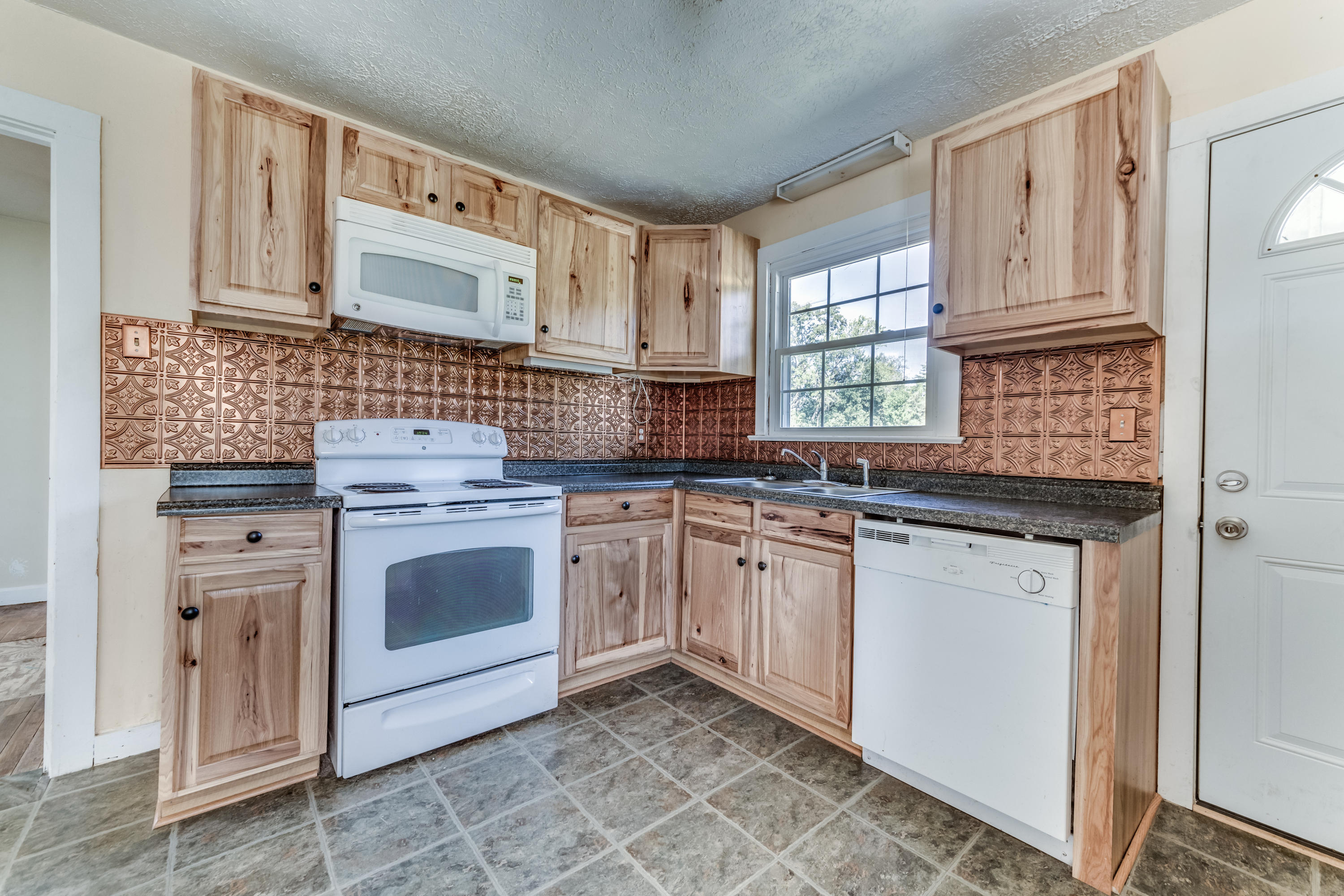3043 Morganton Road Maryville, TN 37801 - Photo 15 of 29 Window above sind