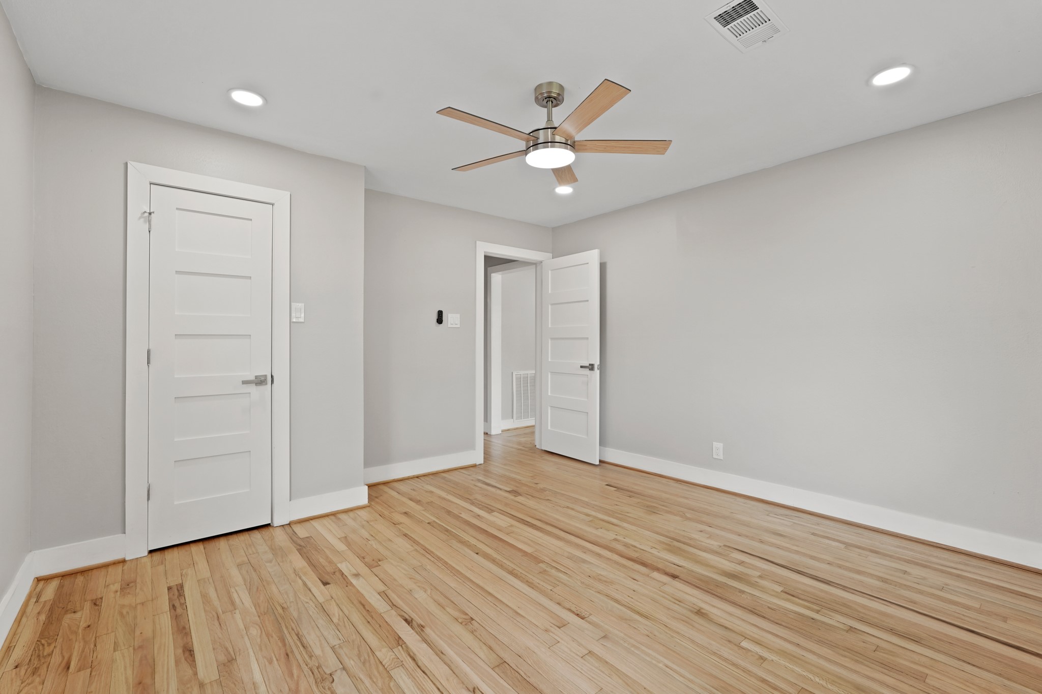 5451 Redstart Street Houston, TX 77096 - Photo 17 of 22