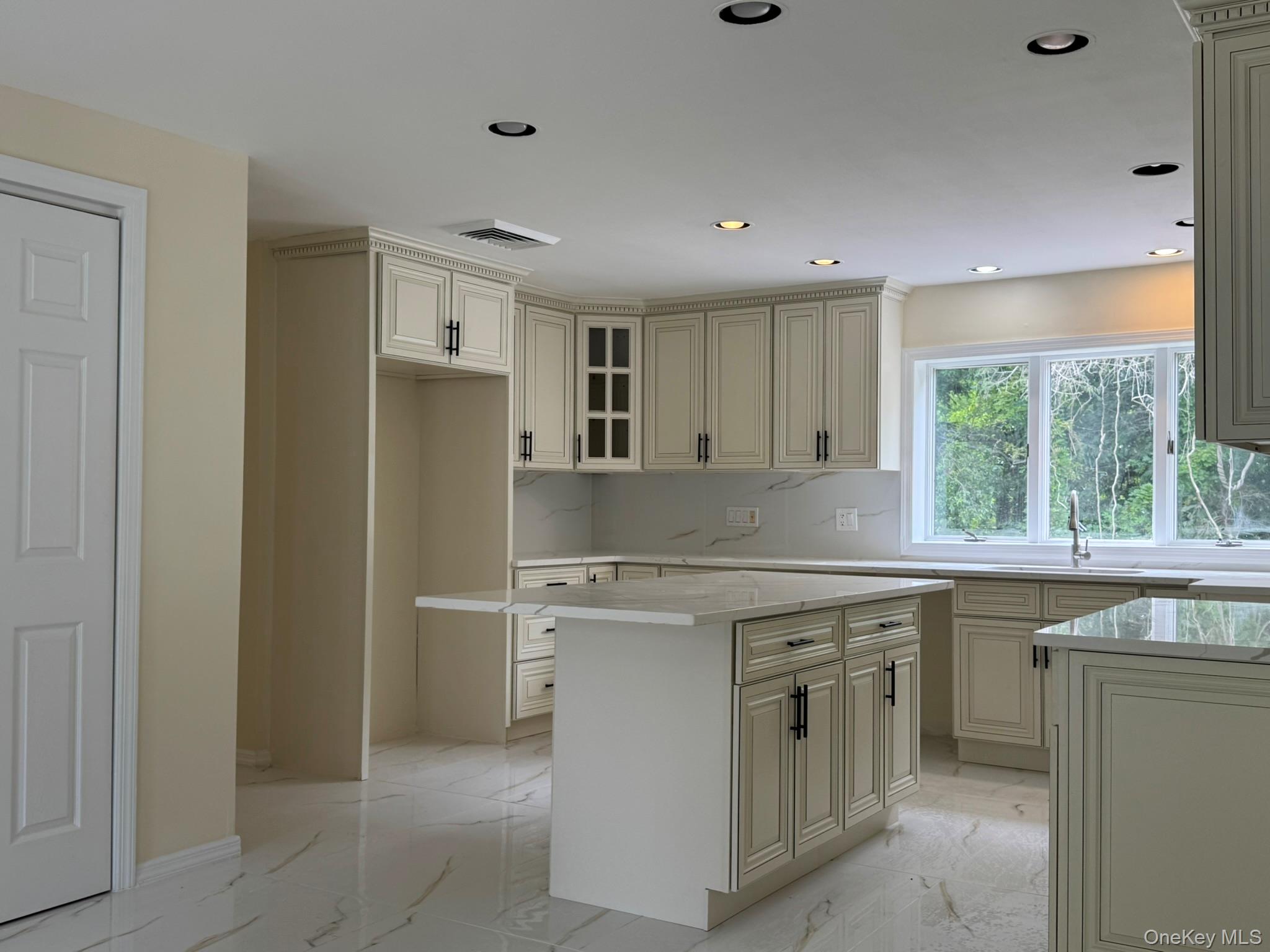 227 Beverly Road Huntington Station, NY 11746 - Photo 22 of 39