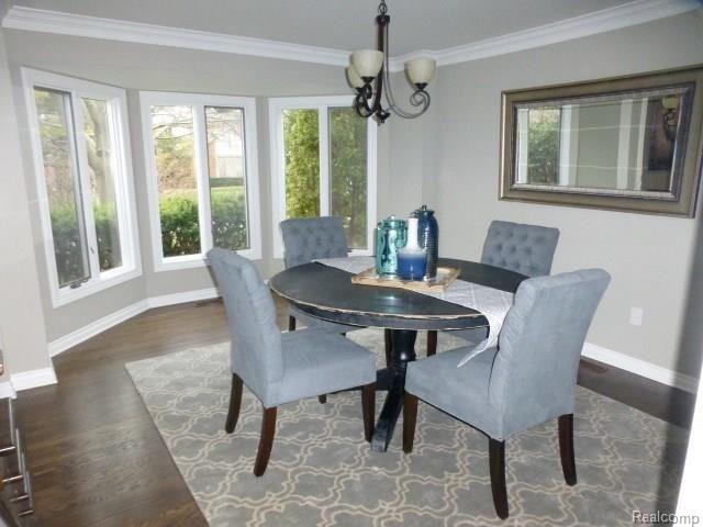 564 Rolling Green Circle Rochester Hills, MI 48309 - Photo 3 of 24