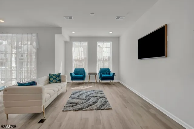 $858,500 | 204 Honeysuckle Lane, Warren, NJ 07059