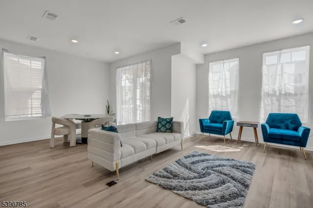 $858,500 | 204 Honeysuckle Lane, Warren, NJ 07059