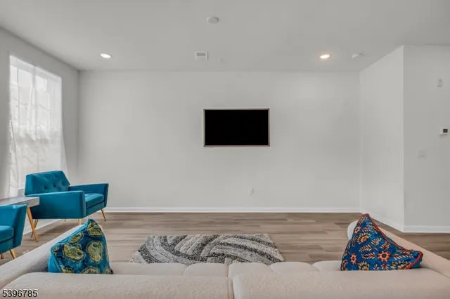 $858,500 | 204 Honeysuckle Lane, Warren, NJ 07059