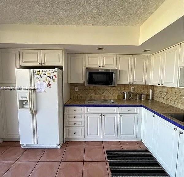 8600 Southwest 133rd Avenue Road, Unit 423 Miami, FL 33183 - Photo 5 of 17 a kitchen with a refrigerator and a sink
