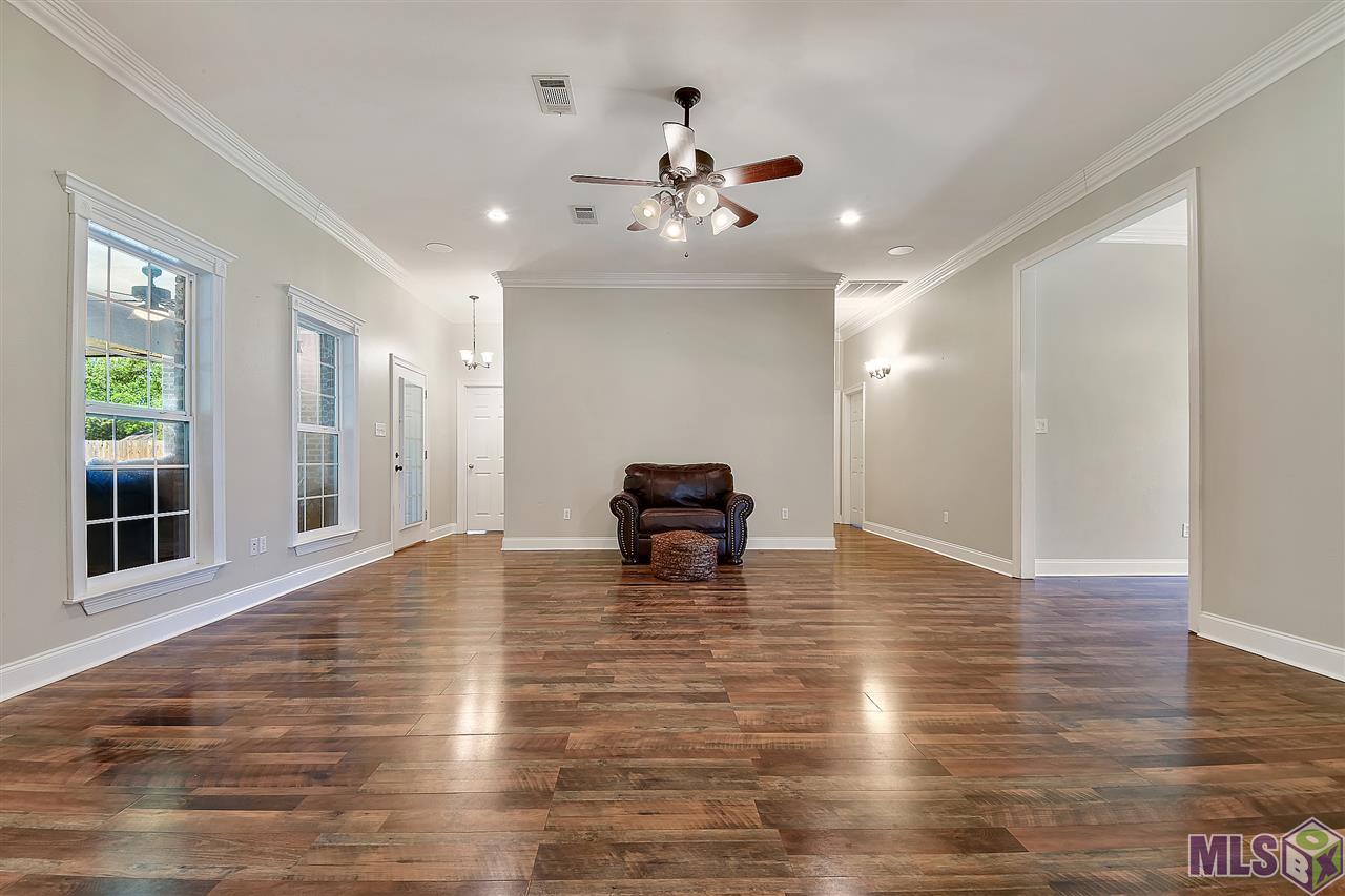 41454 Cannon Road Gonzales, LA 70737 - Photo 3 of 15 Livingroom