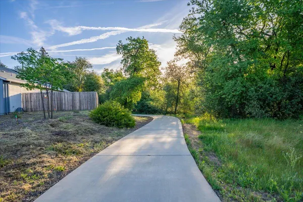 $424,900 | 3622 Ginny Court, Redding, CA 96001