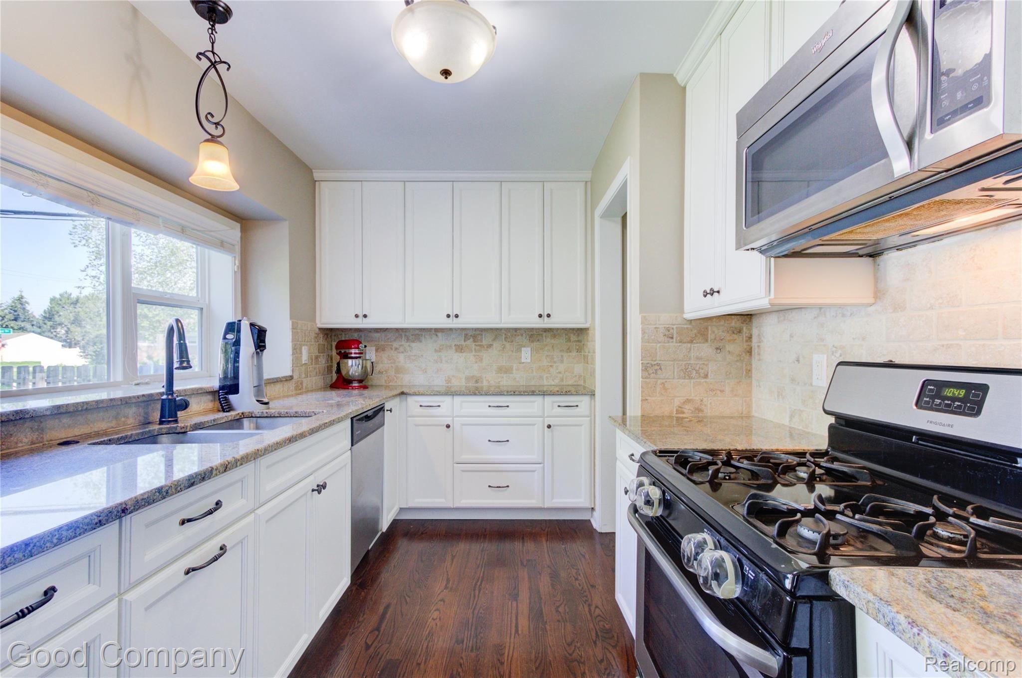4299 Wakefield Road Berkley, MI 48072 - Photo 10 of 46 4299 Wakefield Rd.-10