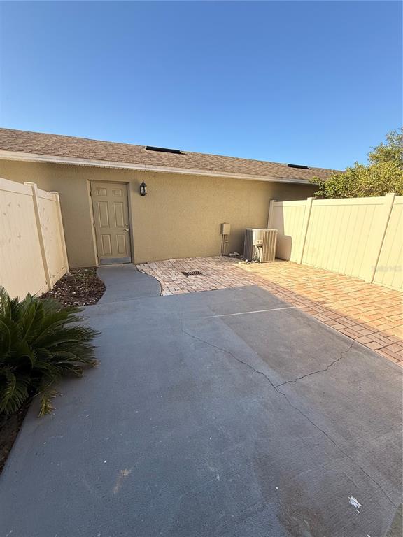 7843 Hardenton Street Windermere, FL 34786 - Photo 14 of 19 a view of a garage