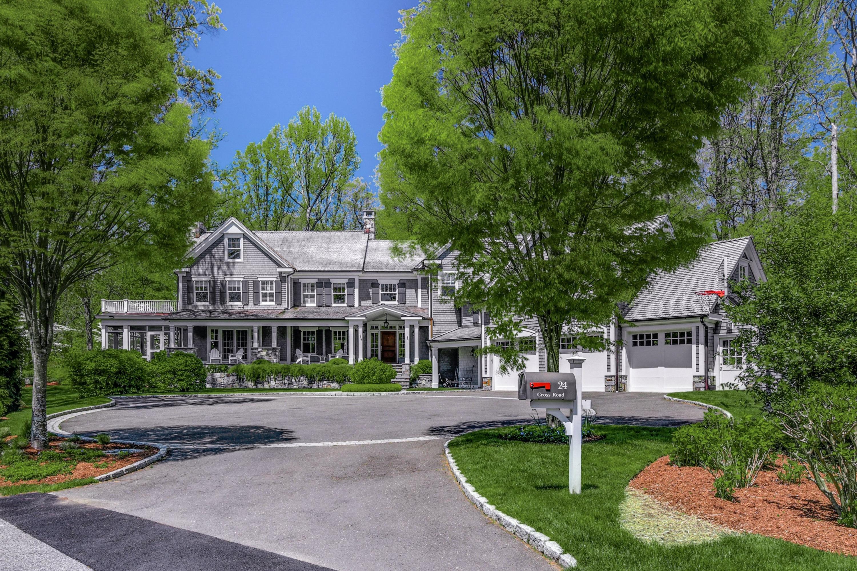 24 Cross Road Darien, CT 06820 - Photo 3 of 53 a front view of a house with a garden