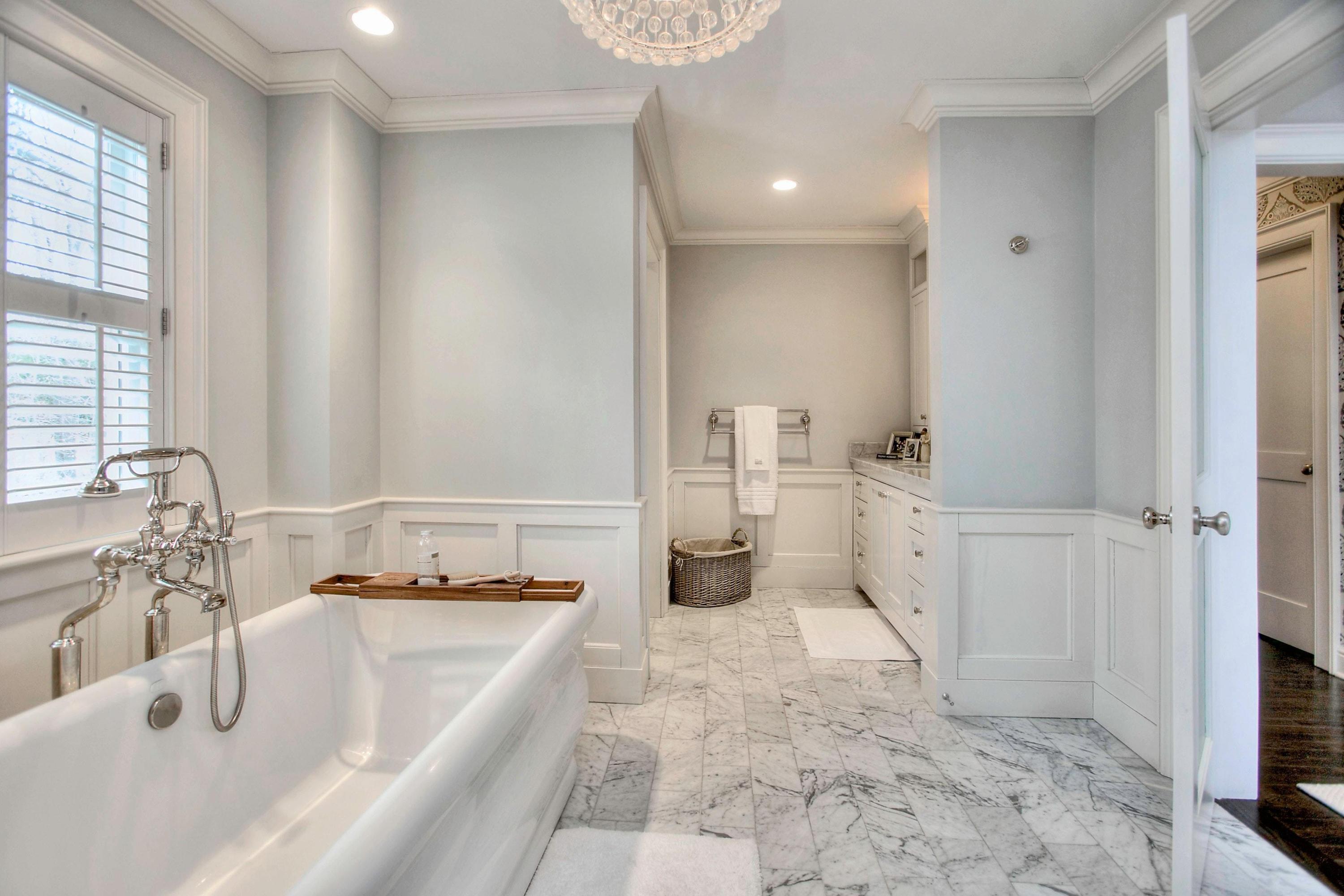 24 Cross Road Darien, CT 06820 - Photo 37 of 53 a bathroom with a tub sink and toilet