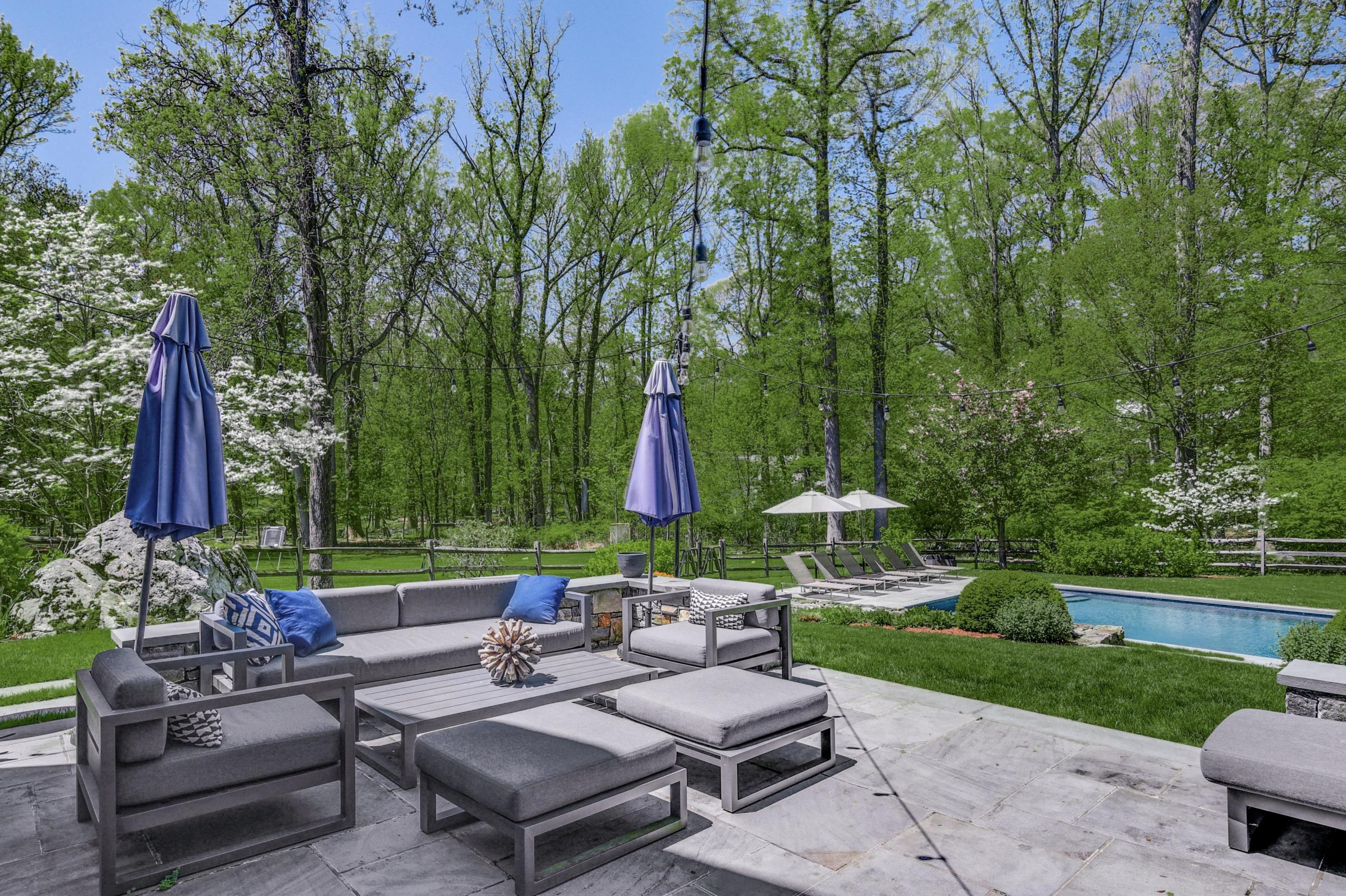 24 Cross Road Darien, CT 06820 - Photo 48 of 53 a view of a garden with patio