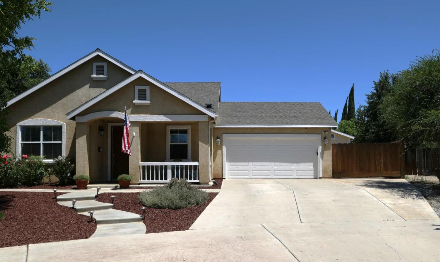 602 Abbott Avenue Reedley, CA 93654 - Photo 2 of 33