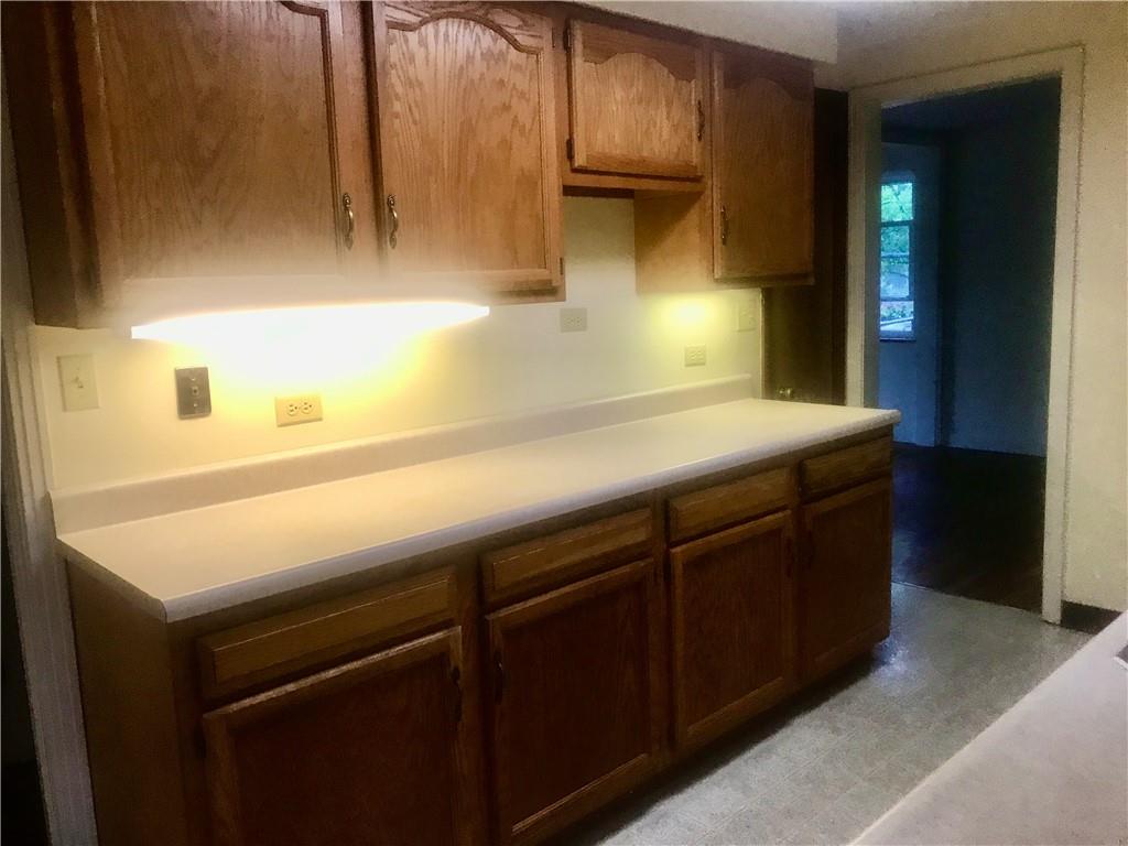 208 Rockingham Road Pittsburgh, PA 15238 - Photo 11 of 22 Gallery Image 11