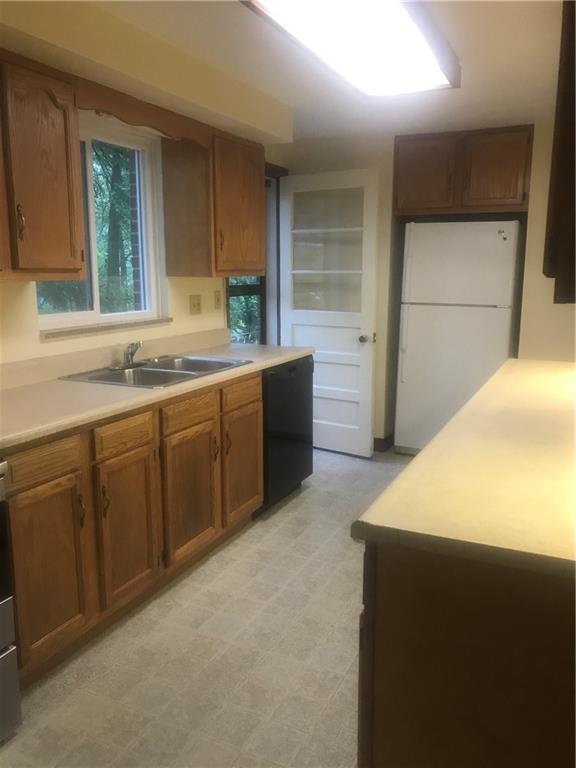 208 Rockingham Road Pittsburgh, PA 15238 - Photo 12 of 22 Gallery Image 12