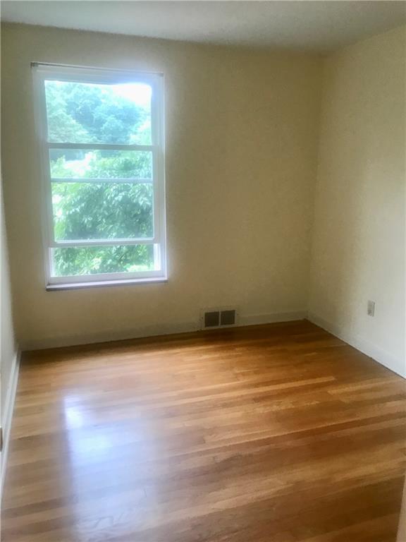 208 Rockingham Road Pittsburgh, PA 15238 - Photo 16 of 22 Gallery Image 16