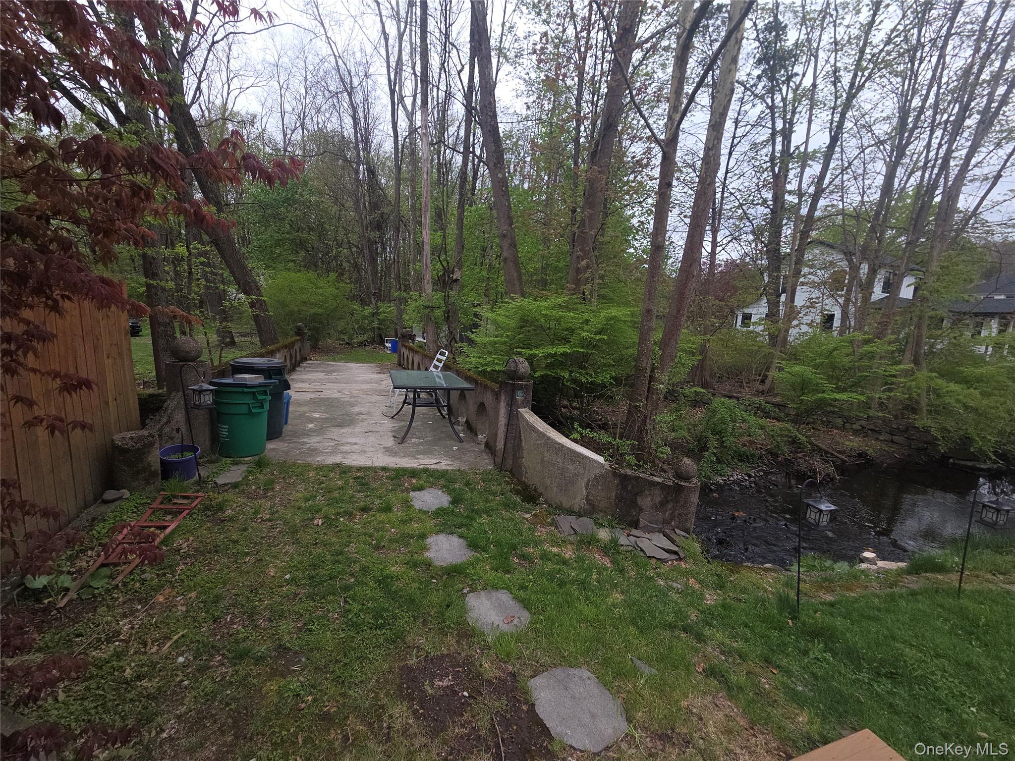 11 Eagle Valley Road, Unit 7 Sloatsburg, NY 10974 - Photo 17 of 24 a garden view with a seating space