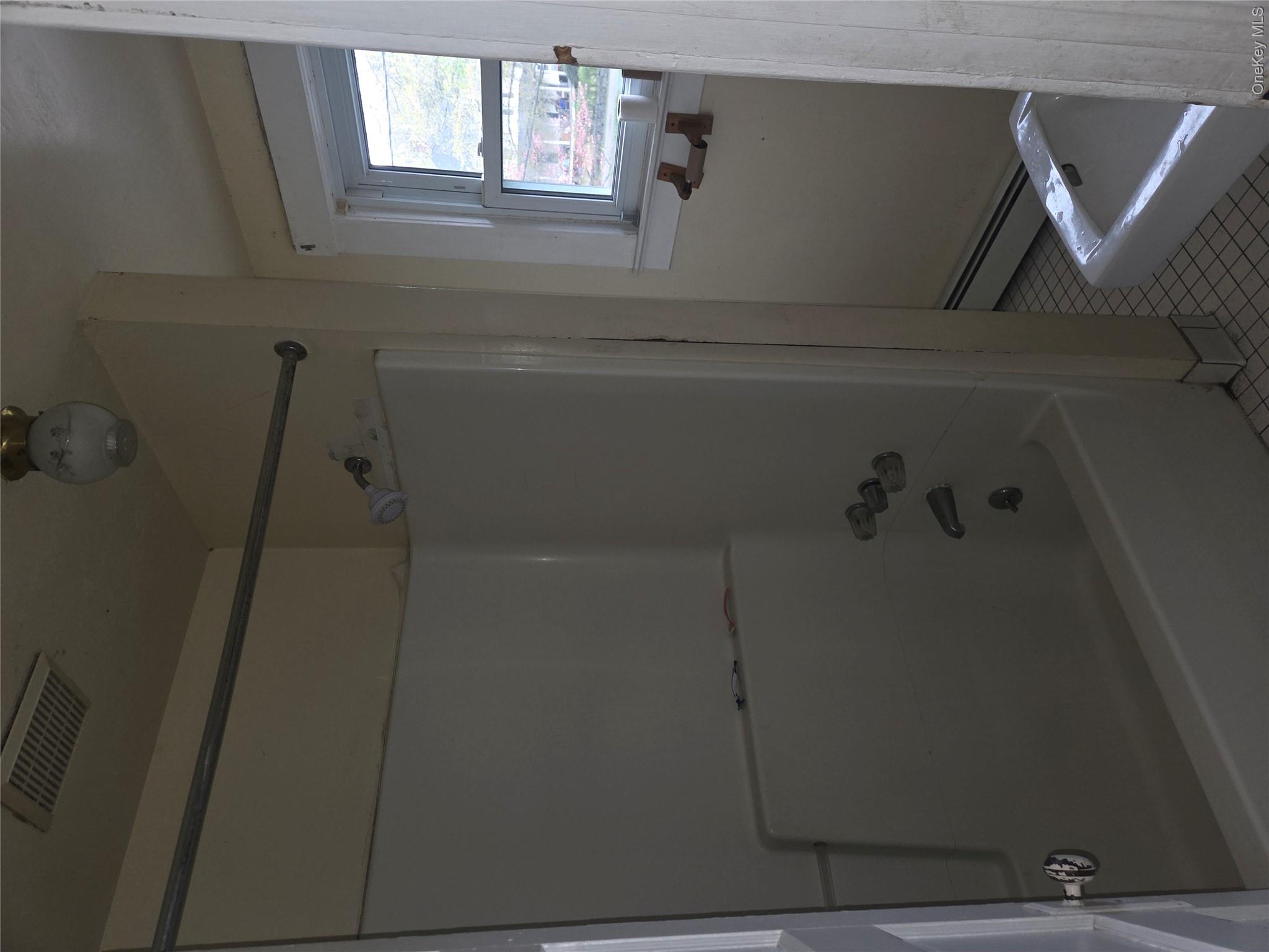 11 Eagle Valley Road, Unit 7 Sloatsburg, NY 10974 - Photo 21 of 24 a bathroom with a bathtub